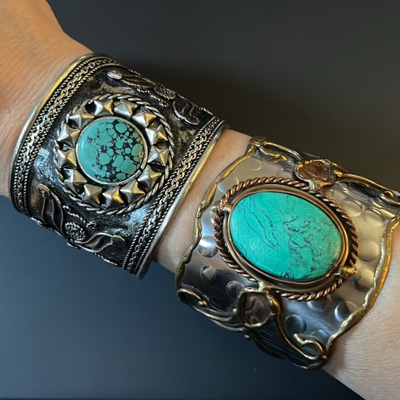 Pair of statement cuff bracelets - Picture 11 of 12